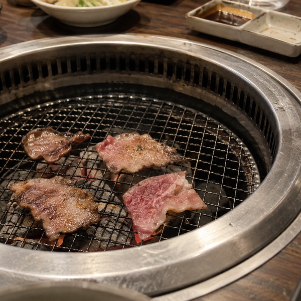 こはるのお料理と店内
