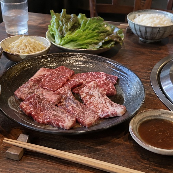 こはるのお料理と店内
